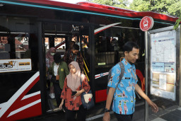 Pemkot Surabaya Evaluasi WFH, Dorong ASN Hemat Energi dan Beralih ke Transportasi Umum serta Kendaraan Listrik