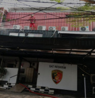 Baca juga : Gerak Cepat Petugas Padamkan Api di Mapolres Pelabuhan Tanjung Perak, Pelayanan Masyarakat Dipastikan Tetap Normal