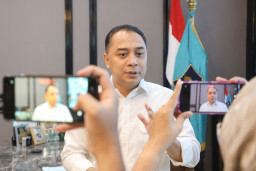 Wali Kota Surabaya Buka Hotline “Lapor Cak Eri”, Awasi Langsung Aduan Warga