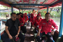 Baca juga : PDIP Surabaya Susuri Hutan Mangrove, Pastikan Pesisir Aman dari Ancaman Abrasi