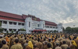 Pemkot Surabaya Komitmen Bayar Gaji ke-13 Sesuai Aturan dan Kemampuan Fiskal Daerah