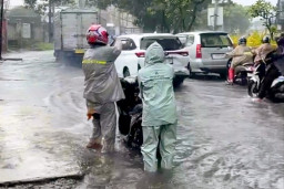 Pasang Air Laut Hambat Surutnya Genangan di Surabaya, DSDABM Optimalkan Rumah Pompa