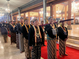 Ribuan Warga Padati Solo, Kirab Malam 1 Suro Karaton Surakarta Hadiningrat Berlangsung Khidmat