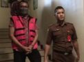 Jalani Pemeriksaan, FE Tersangka Penjual Barang Sitaan Satpol PP Surabaya Seret 9 Nama