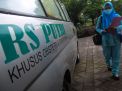 FOTO: Petugas Puskesmas di Surabaya Antri Ambil Vaksin Sinovac