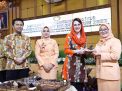Emil Darak Puji Arumi Bachsin: Tanpa Dharma Wanita, Pemprov Jatim Tak Akan Seperti Sekarang