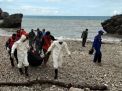 FOTO: Prajurit Lanal Pulau Rote Evakuasi Korban Laka Laut