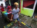 FOTO: Air PDAM di Surabaya Mati