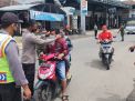 Danramil dan Kapolsek Mojowarno Bagikan Masker Gratis
