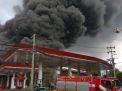 Gudang Plastik Dekat SPBU Terbakar Hebat, 30-an Orang Lolos dari Maut