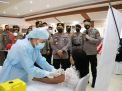 Kapolri Tinjau Vaksinasi Covid Ratusan Personel di Manado