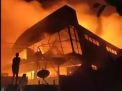 Hujan Deras, si Jago Merah Melalap Gudang Mebel di Banjarmasin