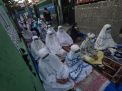 Uniknya Warga Surabayan I, Gelar Salat Id di tengah Lingkungan Kampung