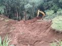 Pemkab Kebut Pembersihan Jalan Terputus Akibat Longsor