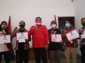 Serahkan Hadiah untuk Juara Lomba Foto Bulan Bung Karno, Wasek DPC PDIP Surabaya: Potretlah Optimisme!