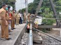 Sidak Perbaikan Jembatan Karangrejo Tulungagung, Begini Permintaan Khusus Bupati Maryoto
