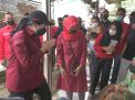 Tinjau Vaksinasi Door to Door, Puan Disambut Warga sampai Dibekali Oleh-oleh Kerupuk dan Asinan