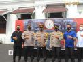 17 Tahun Mengabdi, Alumni Akpol 2004 Batalyon Tatag Trawang Tungga Menggelar Bakti Sosial di Surabaya