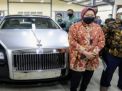 Bantu Korban Bencana, Mensos Risma Lelang Rolls-Royce dan Mercedes