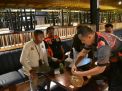 Satpol PP Surabaya Temukan Tempat Hiburan Malam yang Jual Miras saat Ramadhan
