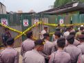 Tak Sesuai IMB, Satpol PP Surabaya Segel Lahan Bongkar Muat Sayur di Pandegiling