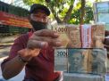 FOTO: Penjual Jasa Penukaran Uang