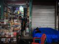 FOTO: Dimasa Pandemi Covid-19 Pedagang Buku Bekas Sepi Pembeli