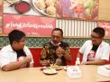 Inspiratif, Pengusaha Siomay Sumbangkan Hasil Penjualan Untuk Bansos