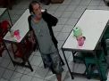 Pria Gondrong Tertangkap CCTV Maling HP di Warung Nasi Bebek