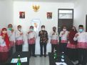 Wagub Jatim Emil Dardak Terus Semangati para Lansia untuk Vaksinasi COVID-19