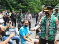 Bonek Wani Vaksin, Kapolrestabes Surabaya Pantau Pelaksanaan Vaksinasi di Markas Bonek