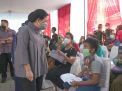 Blusukan ke Tambora, Puan Pantau Vaksinasi dan Beri Bantuan ke Warga