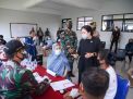 Tinjau Vaksinasi Covid-19 di Kampung Padat Penduduk, Puan: Jangan sampai Ada Warga yang Tertinggal