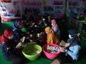 Baca juga : Pengungsi Korban Longsor Keracunan Massal, Diduga Usai Makan Mie