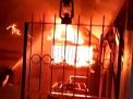 Saat Pergantian Tahun 2021, Percikan Kembang Api Bikin Rumah Terbakar