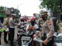 Peringati Sumpah Pemuda, Satlantas Polres Bojonegoro Bagi-bagi Makanan