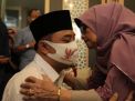 Dapat Dukungan Muslim Tiongha, Eri Cahyadi Dapat Songkok
