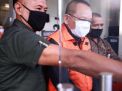 Baca juga : Karena Kamar Mandi, Eks Sekretaris MA Nurhadi Pukul Petugas Rutan KPK!