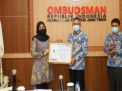 Ombudsman Jatim Serahkan Rapot Kepatuhan Pelayanan Publik, Banyuwangi Raih Nilai Tertinggi