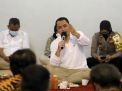 Lesehan di Balai RW, Wali Kota Eri Serap Aspirasi Warga Surabaya: Terus Keliling, Dua Minggu Sekali