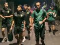Nazar Unik! Pemain dan Ofisial Persebaya Surabaya Jalan Kaki ke Hotel Usai Bekuk Arema FC