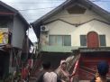 Waduh! Rumah Lantai Dua di Bantaran Sungai Kelayan Banjarmasin Ambruk