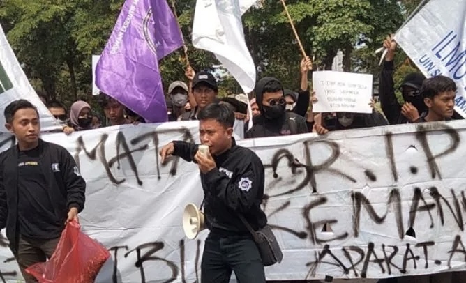 Tuntut Kapolda Jatim Dicopot, Ratusan Mahasiswa UINSA Gelar Aksi Damai