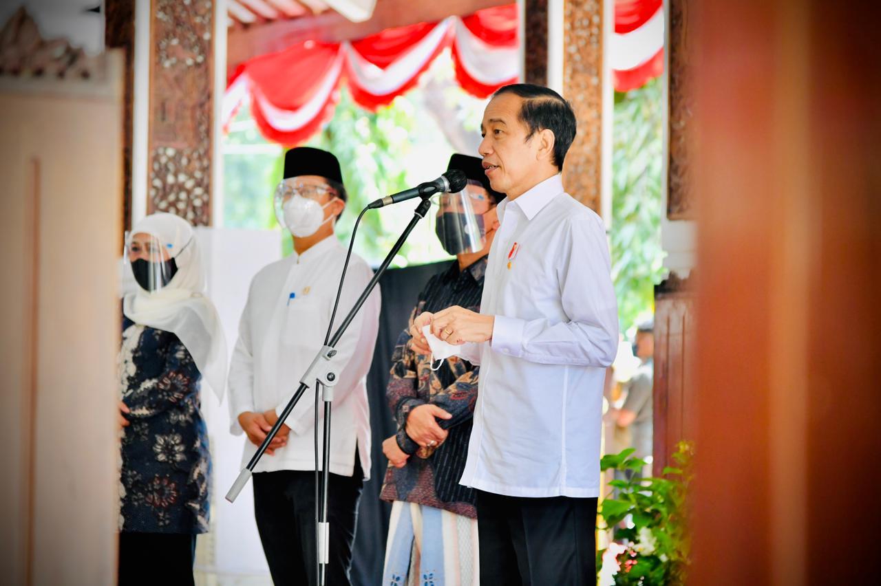 Jokowi Pastikan Vaksin AstraZeneca Segera Dikirim ke Ponpes di Jatim