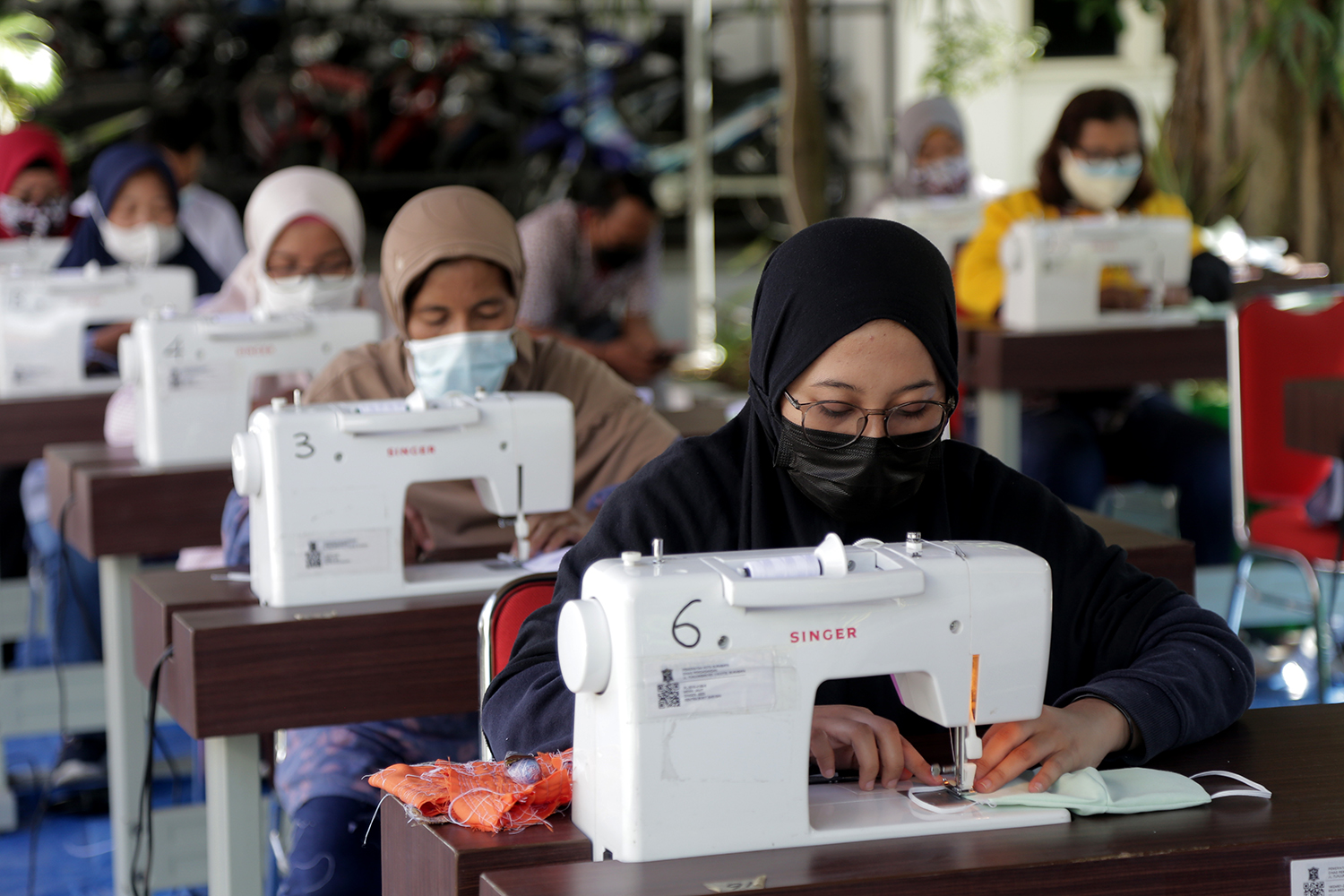 Usai Bikin Peti Mati, Pemkot Surabaya bikin Masker di Balai Kota