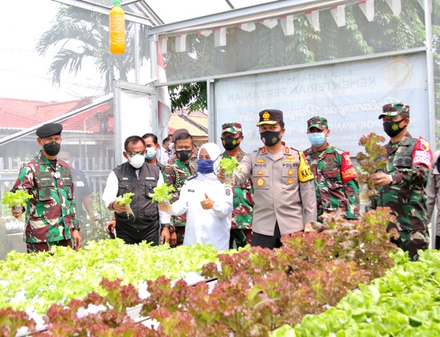Sekdaprov Jatim dan Pangdam V/Brawijawa Tinjau PPKM Mikro Percontohan