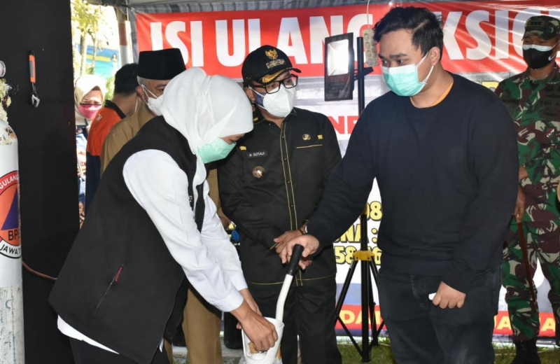 Gubernur Jatim Khofifah Indar Parawansa Buka Tempat Pengisian Oksigen Gratis Keempat di Malang