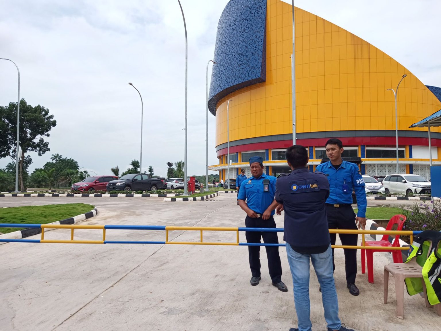 Plafon Masjid Tanjak Batam Ambruk, Wartawan Dilarang Meliput