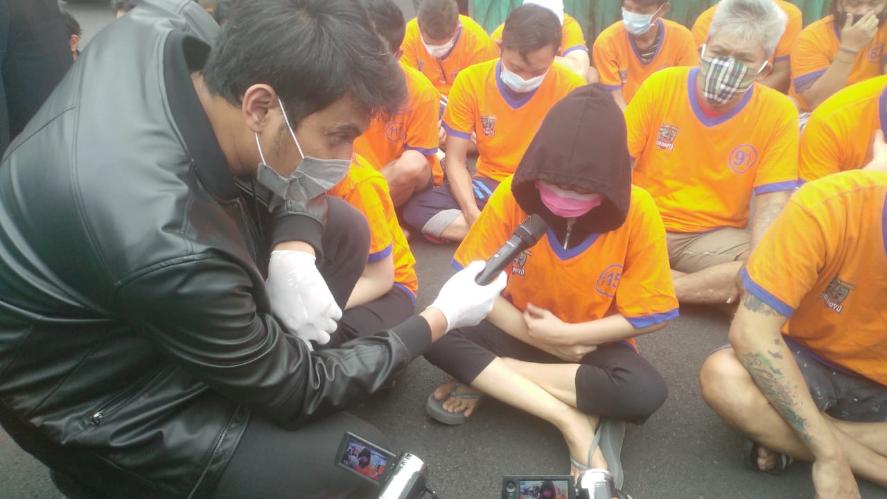 Sepi Job, SPG Di Surabaya Nyambil Jual Ineks