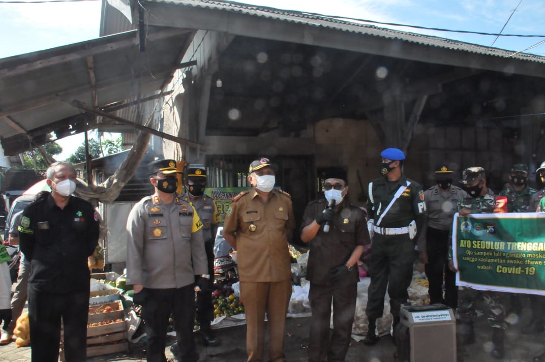 Sidak ke Pasar Dermosari, Ketua DPRD Trenggalek Imbau Kepatuhan Prokes